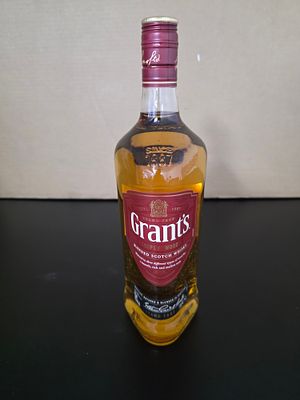 **Grant’s Triple Wood – Blended Scotch Whisky** 
בקבוק **סגור** של Grant’s Triple Wood, בלנדד 