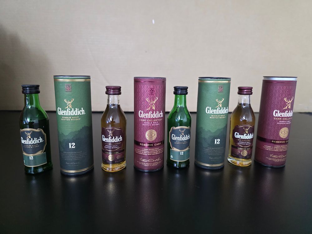 **לוט 4 מיניאטורות Glenfiddich עם אריזות מקוריות** 
ארבעה בקבוקים **סגורים** של Glenfiddich 