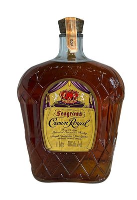 **Seagram’s Crown Royal – וויסקי קנדי וינטג׳, 1970** 
בקבוק וינטג׳ של **Seagram’s Crown Royal 