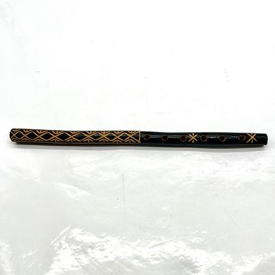 חלילית מעץ עבודת יד . אורך 26.5 ס״מ