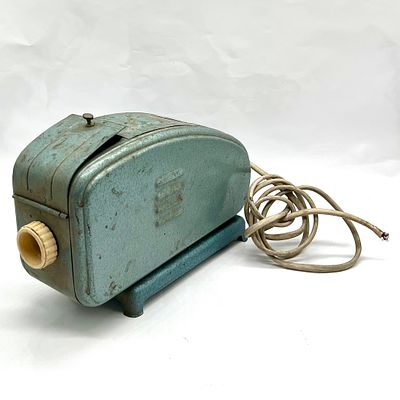 מקרן סלילים. לא נבדקה תקינות - מצריך החלפת כבל 
גובה 16 ס״מ