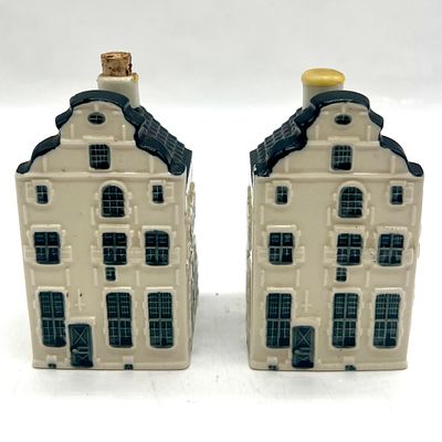 זוג פסלים מקרמיקה תוצרת אמסטרדם . גובה 9 ס״מ