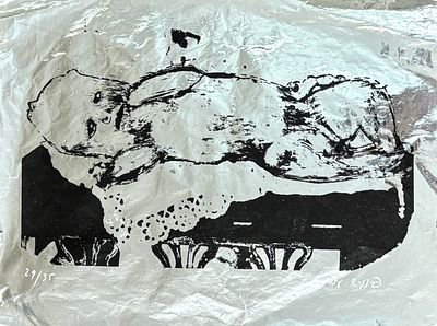 עודד פיינגרש (נ.1938) - תינוק, ליטוגרפיה מיוחדת על נייר נייר צלופן כסוף. חתומה ביד וממוספרת 