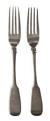 זוג מזלגות עתיקים עשויים כסף 84 מהאימפריה הרוסית שנת 1897. אורך 21 ס"מ, משקל כולל 124 גרם