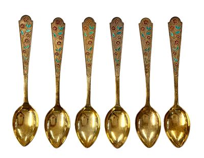 סט 6 כפיות כסף 875 מוזהבת ועם עיטורי פרחים באמייל תוצרת ברית המועצות. אורך 14.5 ס"מ, משקל כולל 