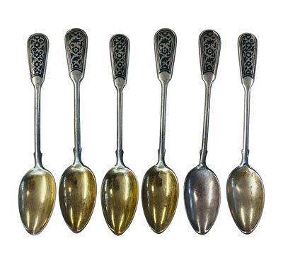 6 כפיות כסף 875 תוצרת ברית המועצות עם עיטורי פרחים בנילו ושאריות הזהבה. אורך 14 ס"מ, משקל כולל 