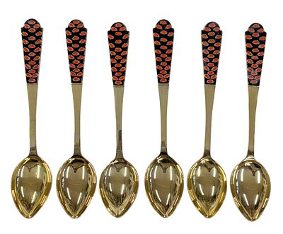 6 כפיות עשויות כסף 916 תוצרת ברית המועצות עם הזהבה וידיות מעוטרות באמייל. אורך 14 ס"מ, משקל 