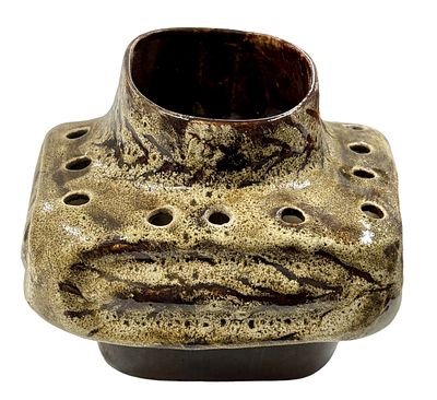 אגרטל קרמיקה ישראלית מיוחד לסידור פרחים תוצרת כד-יד, גובה 12 ס"מ, רוחב 16 ס"מ. מדבקות מס קניה