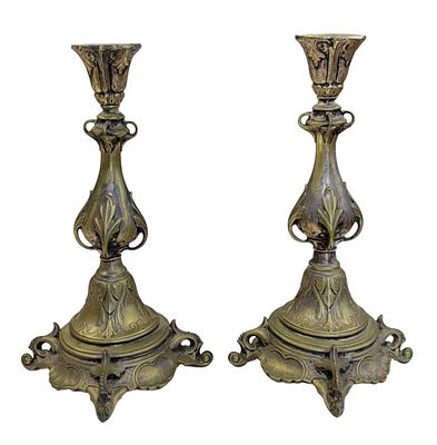 זוג פמוטים אר-נובו עתיקים תוצרת Fraget פולין מתוקפת סוף המאה ה19 עשויים פליז. גובה 26 ס"מ 