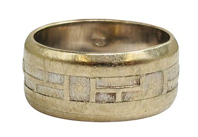 טבעת זהב לבן 14k, קוטר פנימי 17 מ"מ, משקל 7.4 גרם, חתמה