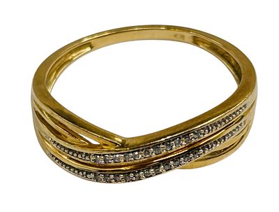 טבעת זהב 14k משובצת 22 יהלומים בגודל נקודה. קוטר פנימי 18 מ"מ, משקל 2.34 גרם, חתומה