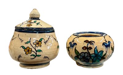 זוג צנצנות לסוכר/דבש מקרמיקה ארמנית תוצרת הסדנה המשותפת (קרקשיאן-בליאן), פלשתינה שנות ה30-40. 