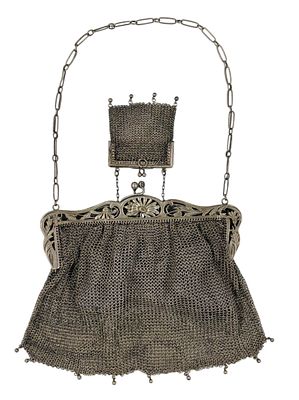 ארנק רשת אר-נובו עתיק עשוי כסף 800 וכולל בתוכו ארנק נוסף קטן למטבעות, סוגר אר-נובו עם עיטורי 