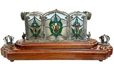 פריט אומנותי עתיק ומעניין של זכוכית ויטרז' צבעונית במסגרת כסף (כסף נבדק) משובצים אבני חן עם 