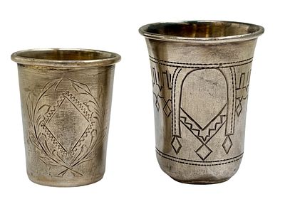 זוג כוסיות כסף 84 תוצרת האימפריה הרוסית, אחת, מתוארכת 1896, גובה 4/5 ס"מ, משקל כולל 38 גרם 