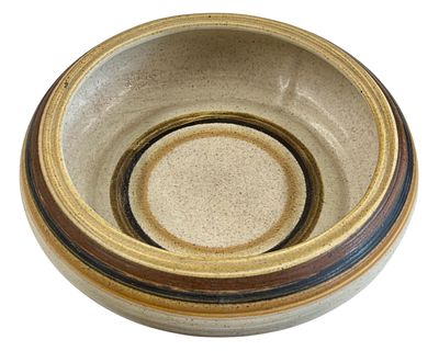 קערת קרמיקה ישראלית תוצרת ברור חיל, קוטר 23 ס"מ, גובה 6.5 ס"מ, שלם ללא פגמים. חתומה