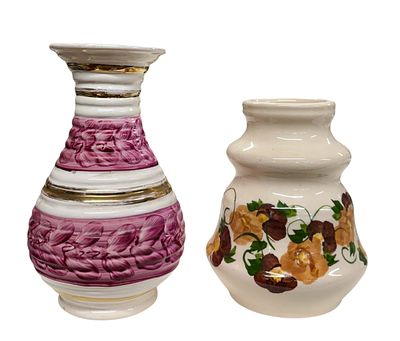 זוג כדי קרמיקה ישראליים משנות ה50-60 מצוירים ביד. גובה 13/16.5 ס"מ, חתומים