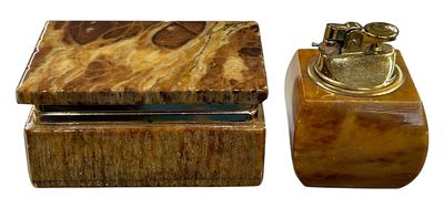 סט עישון שולחני כולל מצת וקופסת סיגריות עשויים אלבסטר (בהט) תוצרת איטליה. מידות הקופסה 