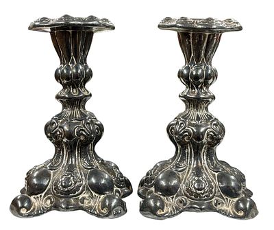 זוג פמוטים עשויים כסף 925 אלקטרופורמינג בסגנון הבארוק. גובה 11 ס"מ, פגמים קלים, חתומים