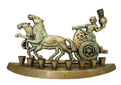 חנוכיית פליז לא שכיחה משנות ה50 בדמות אליהו הנביא