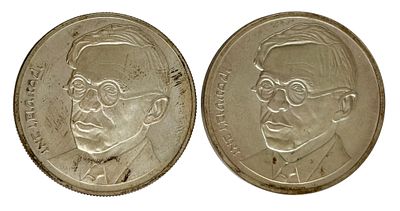 זוג מטבעות כסף 900 לרגל מאה שנה להולדתו של זאב ז'בוטינסקי בערך 25 שקל שנת 1980, אחד רגיל ואחד 