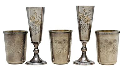 לוט 5 כוסיות וודקה עשויות כסף 875/916 עם הזהבה פנימית תוצרת ברית המועצות. מעוטרות בחריטות 