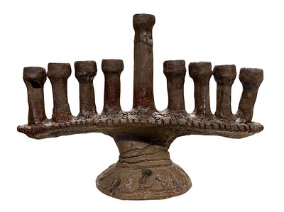 חנוכיית קרמיה מיוחדת בעבודת יד, חתומה ענת. 20x29 ס"מ