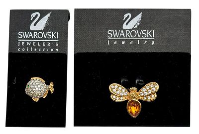 זוג סיכות וינטג' תוצרת SWAROVSKI בצורת דג ופרפר בציפוי זהב ובשילוב קריסטלים. מידות 16x18/22x32 