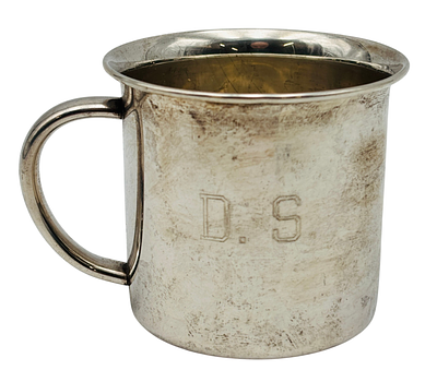 ספל עשוי כסף סטרלינג 925 תוצרת Towle Silversmiths ארה"ב, חריטת מונוגרמה D.S. גובה 6 ס"מ, משקל 