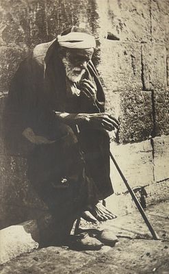 יהודי בכותל - תצלום אומנותי ממוסגר. מידות התצלום 34x21 ס"מ, מידות המסגרת 47x34 ס"מ, ממוסגר עם 