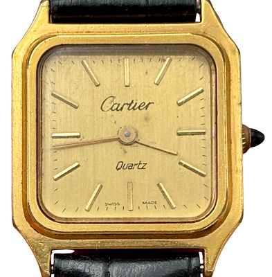 שעון Cartier וינטג' לאישה משנות ה80, מנגנון קוורץ במצב עבודה, קייס וסוגר מצופים זהב 18k, רצועת 