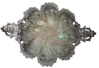 קערת פירות עתיקה מצופה כסף בסגנון Rococo Revival תוצרת Schiffers & Co, פולין תחילת המאה ה20. 