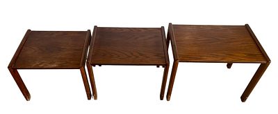 סט 3 שולחנות דניש עשויים עץ Rosewood מתקופת אמצע המאה ה20. מידות:
41.5x59.5x43.5 ס"מ 