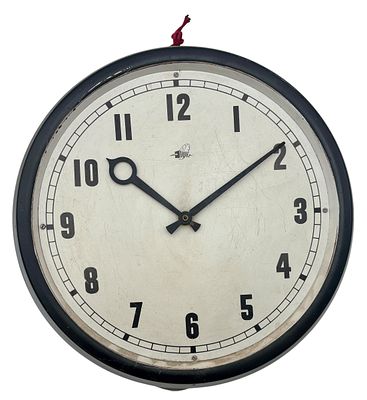 שעון קיר ישראלי גדול ממדים תוצרת IDOX משנות ה60, מנגנון עובד באמצעות חיבור לחשמל (לא במצב 