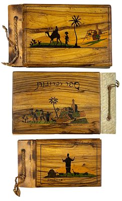 אלבום תמונות וזוג ספרי זכרונות עם כריכת עץ הזית תוצרת בצלאל משנות ה30-40. מידות 12x20.5/9x16.5 