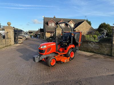 2011 KUBOTA BX2350 23HP 4WD COMPACT TRACTOR WITH UNDERSLUNG DECK AND REAR COLLECTOR *PLUS VAT*. D 