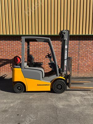 JUNGHEINRICH FORKLIFT, MODEL: TFG 316, YEAR 2016, CAPACITY: 1600 KG, MASS OF TRUCK: 2822 KG 