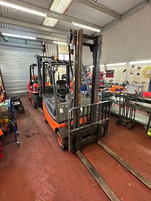 LANSING LINDE H16T GAS POWERED FORKLIFT, RUNS AND WORKS, CAPACITY 1600 KG, UNLADEN MASS 2750 KG 