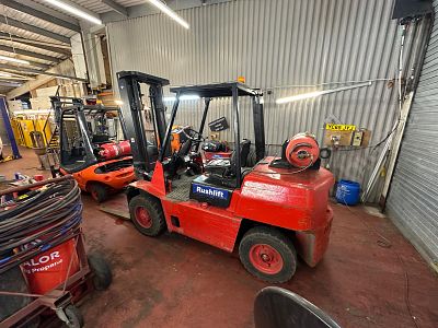 HYSTER H4.00XLS, 4 TON GAS POWERED FORKLIFT, YEAR 1994, RUNS AND WORKS *PLUS VAT* 
GAS BOTTLE 