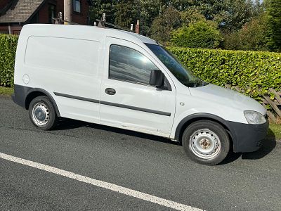 2011/61 REG VAUXHALL COMBO 1700 ECOFLEX 1.25 DIESEL VAN, SHOWING 1 FORMER KEEPER *NO VAT*. KM - 