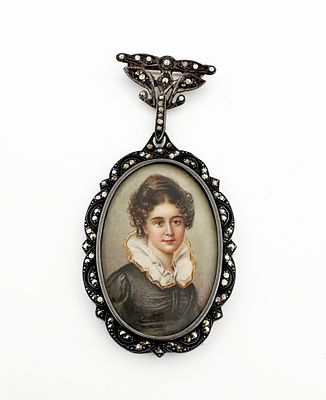 Silver Marcasite Portrait Pendant. Antique silver and marcasite portrait pendant 
12g 
43.11mm length
