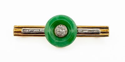14k Diamond & Jade Brooch. 14k yellow and white gold with jade and diamonds 
6.7g 
46mm long