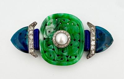Silver Diamond & Jade brooch. Silver and carved jade brooch with diamonds 
30g 
71.3mm long 