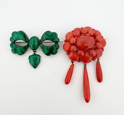 Malachite & Coral Brooches. Silver and malachite bow brooch; golf-filled and coral beaded brooch 