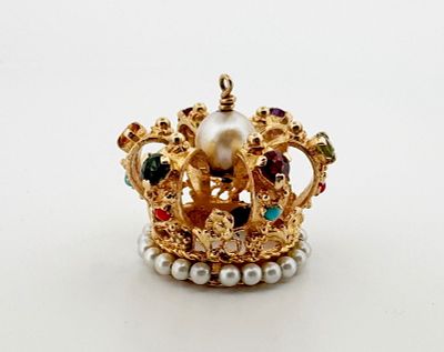 14k Gemstone Crown Charm. 14k yellow gold 
13.9g 
26.9mm diameter