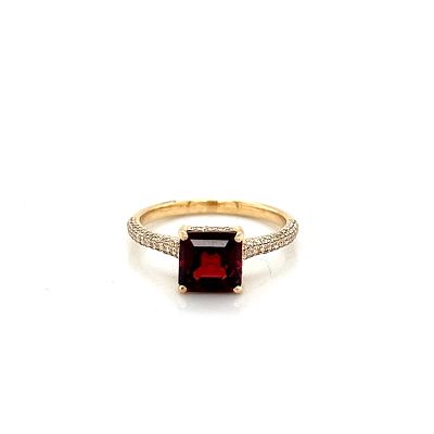 14k Garnet & Diamond Ring. 14k yellow gold ring set with a 2.15ct garnet with 0.50ctw round 