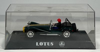 Scalextric Lotus Super Seven 1/32 Slot Car, with original case. Condition: 
The slot cars in 
