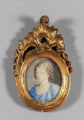 DIPINTO - 'Ritratto di giovane uomo' miniatura su pergamena cornice in legno finemente intagliato 