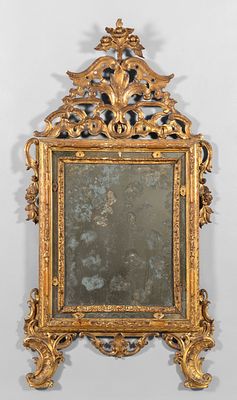 MOBILE - Specchiera in legno finemente intagliato e dorato sec.XVIII cm. 87x h. 160