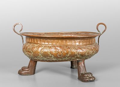 OGGETTISTICA - Grande bacile in rame finemente sbalzato con mascheroni sec.XVII cm. 69x50 h. 32